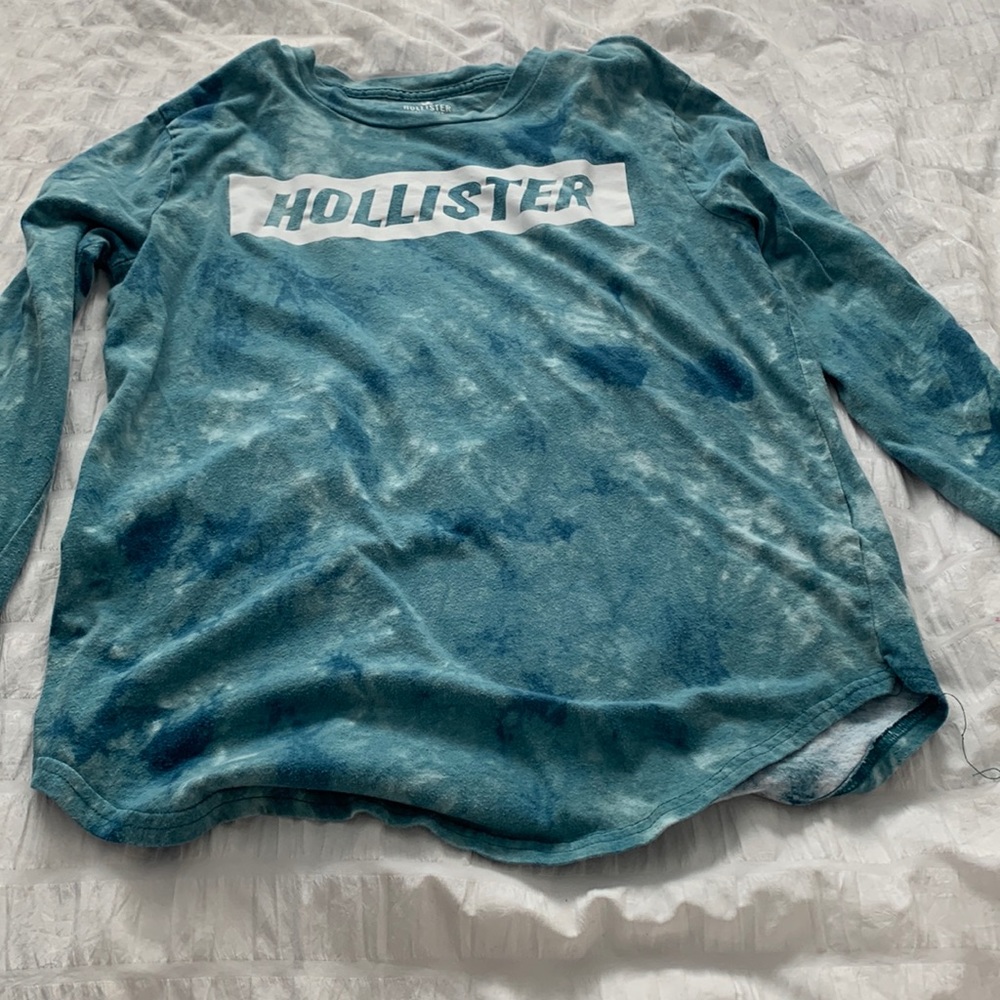 Hollister crewneck for boys or girls it’s a (XS)